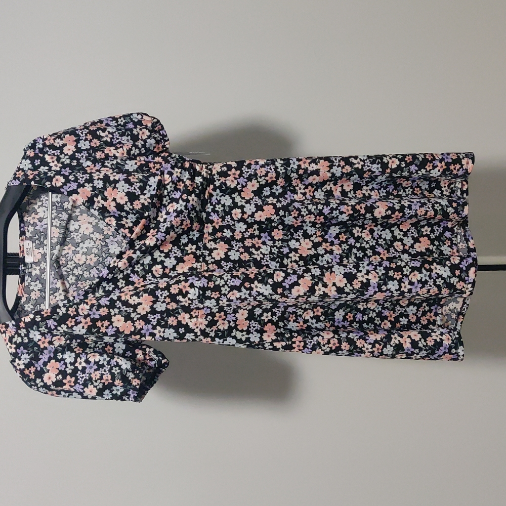BNWT - floral puff sleeve dress